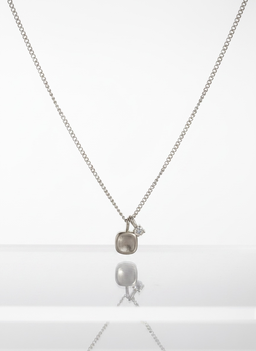 Collana Nora